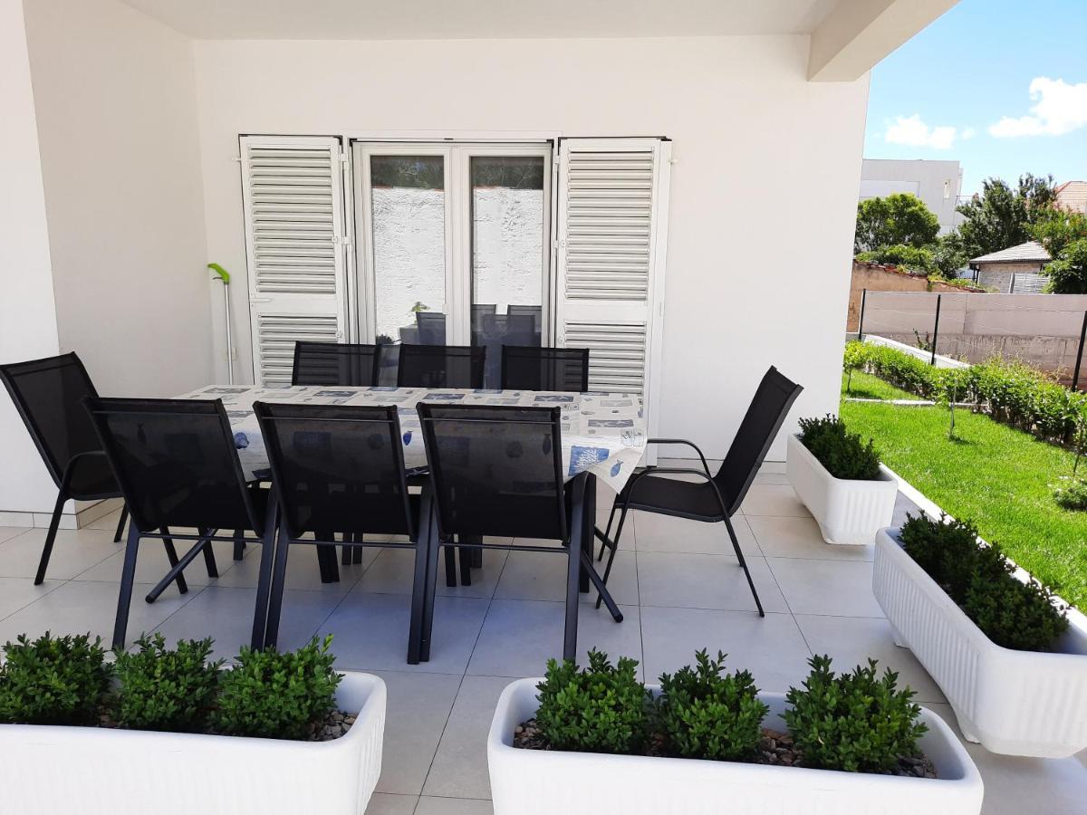 Holiday Home Bajlo Apartment With Three Bedrooms Zadar Extérieur photo