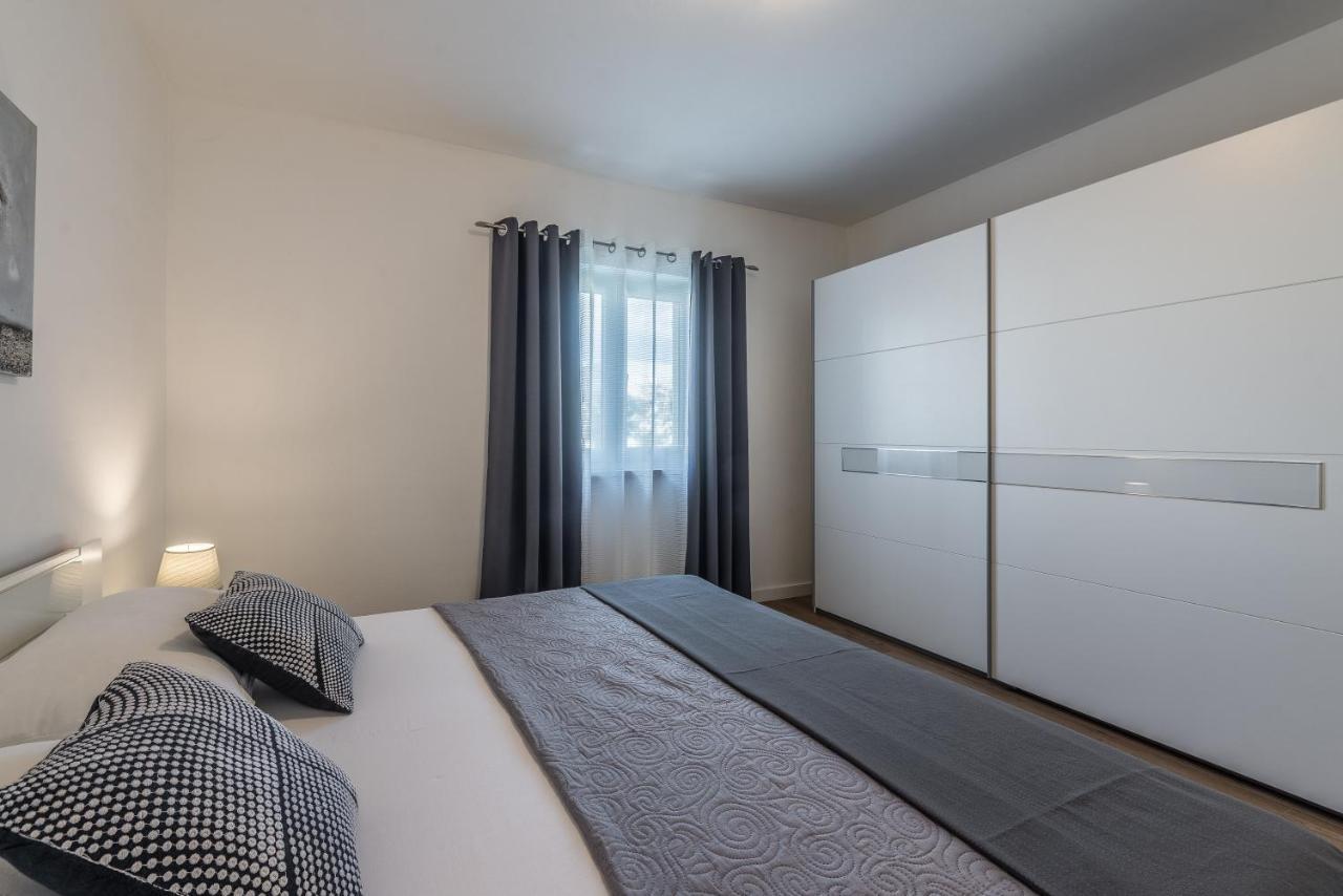 Holiday Home Bajlo Apartment With Three Bedrooms Zadar Extérieur photo