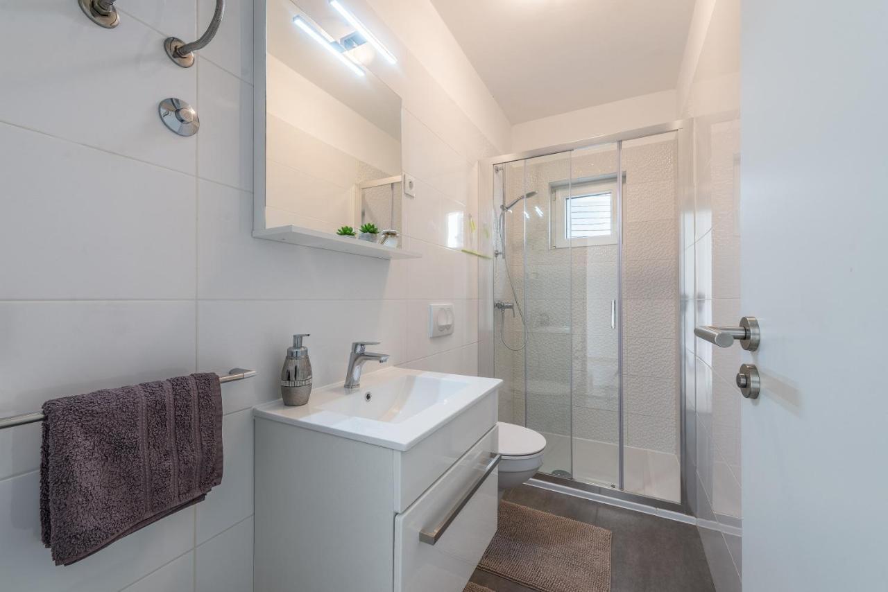 Holiday Home Bajlo Apartment With Three Bedrooms Zadar Extérieur photo