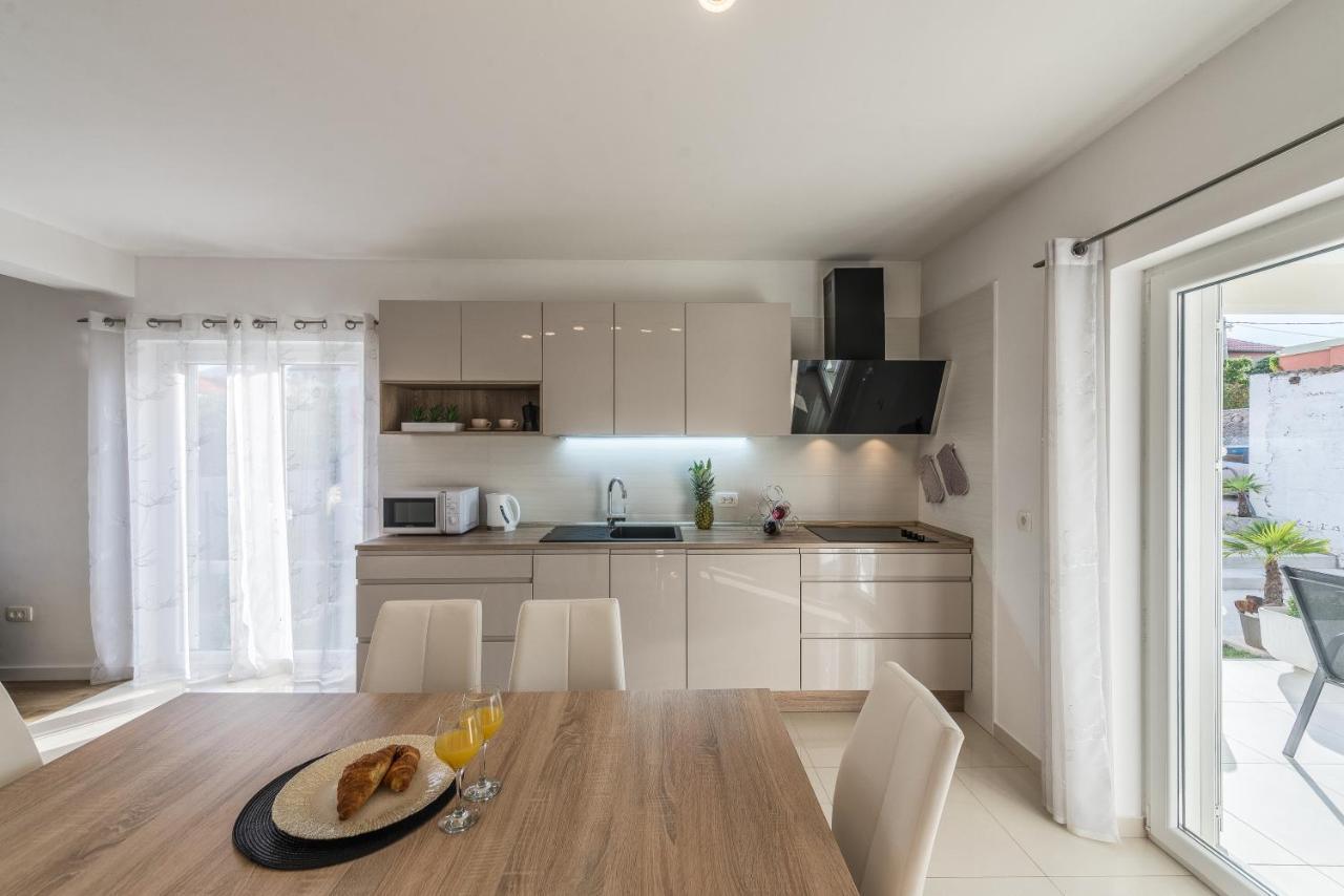 Holiday Home Bajlo Apartment With Three Bedrooms Zadar Extérieur photo
