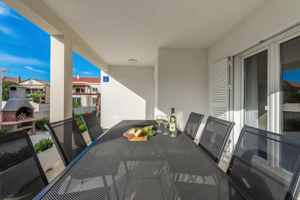 Holiday Home Bajlo Apartment With Three Bedrooms Zadar Extérieur photo