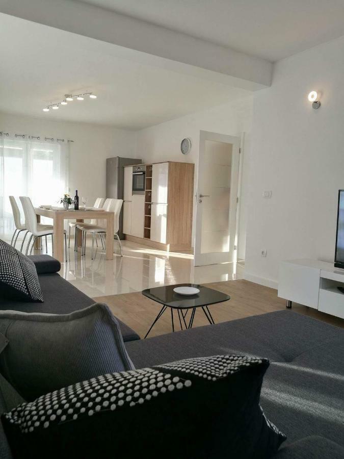 Holiday Home Bajlo Apartment With Three Bedrooms Zadar Extérieur photo